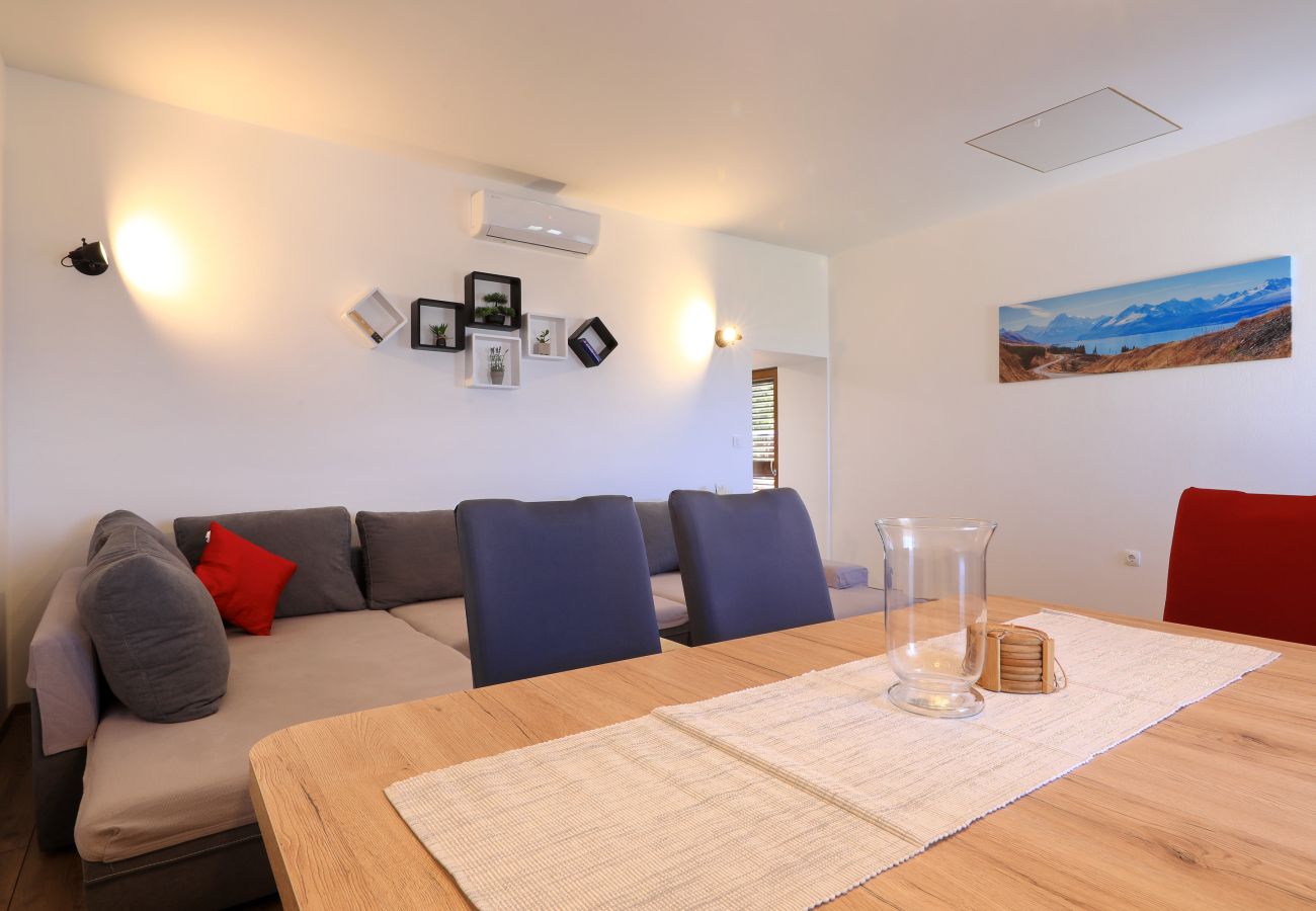 Ferienhaus in Starigrad - Ferienhaus Milovac nahe Paklenica