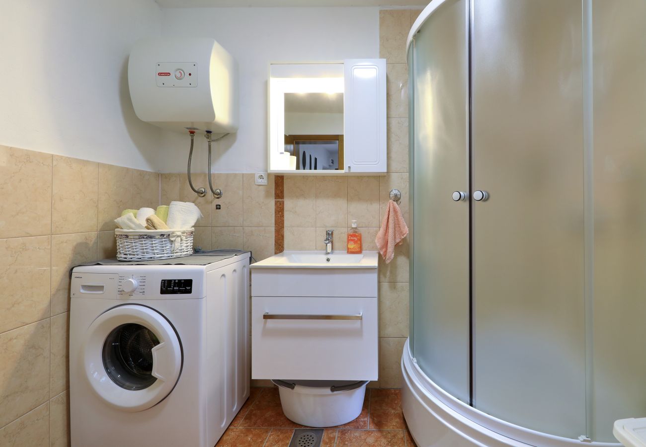Ferienhaus in Starigrad - Ferienhaus Milovac nahe Paklenica