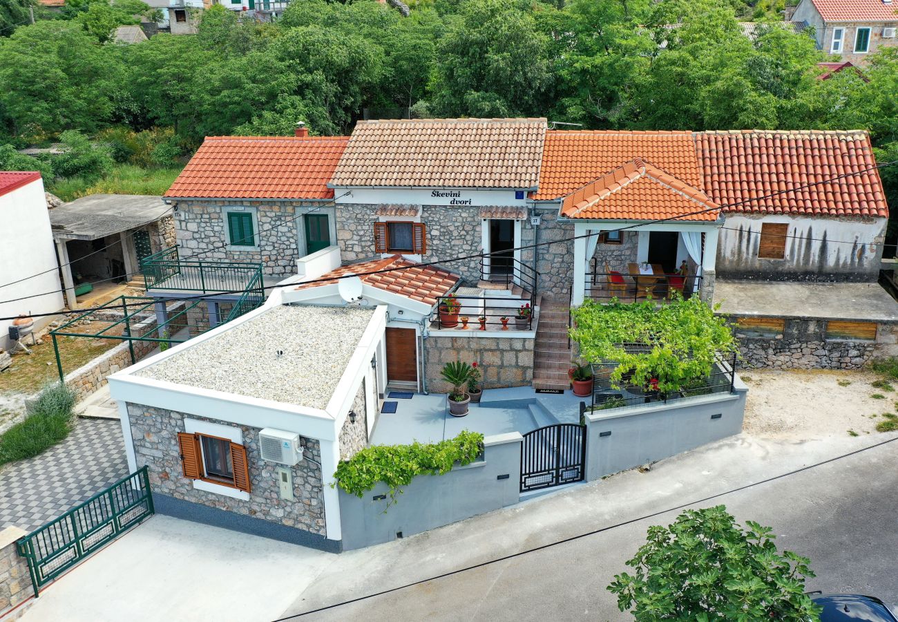 Ferienhaus in Starigrad - Ferienhaus Milovac nahe Paklenica