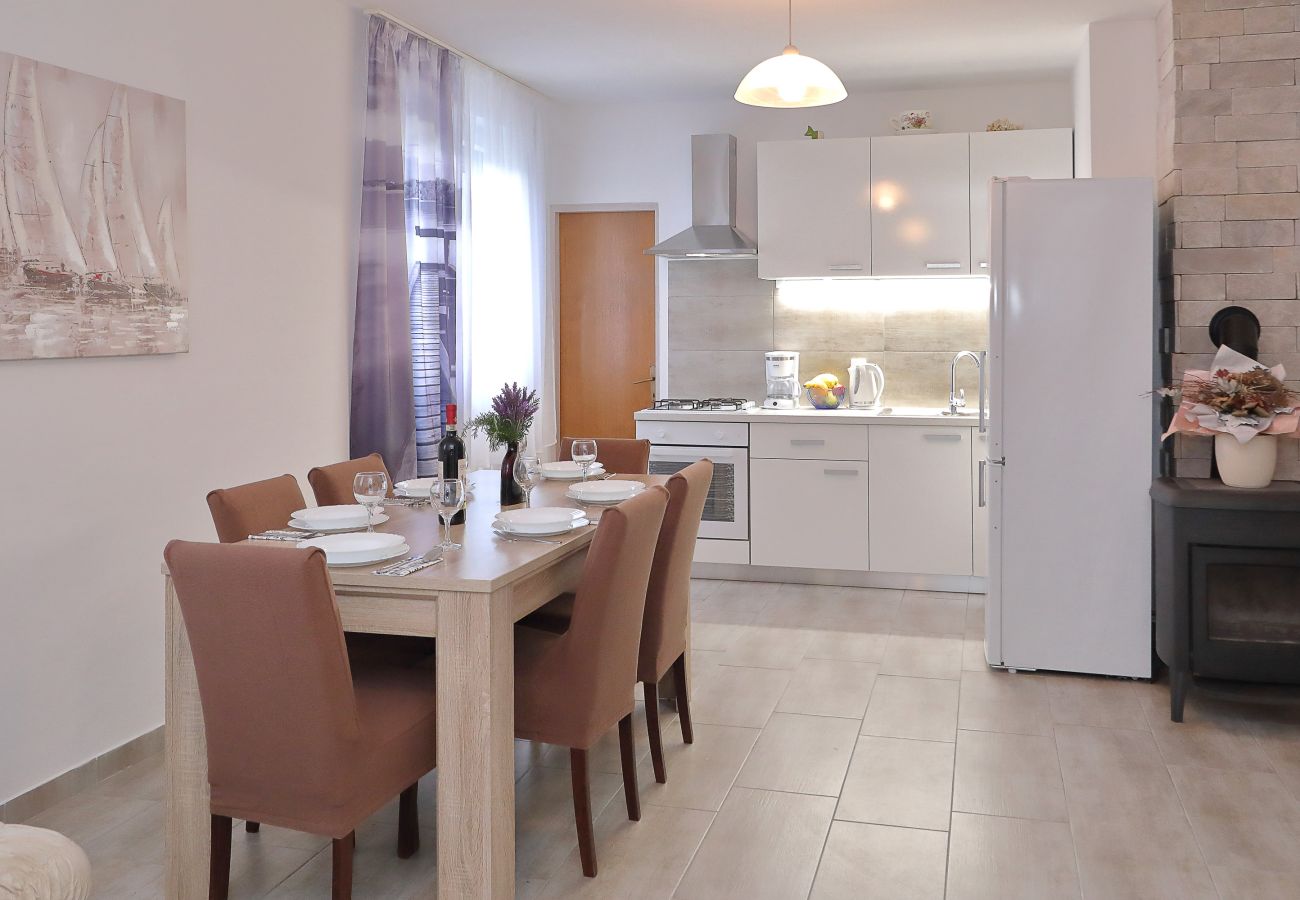 Ferienhaus in Vrsi - Ferienhaus Eda mit Pool