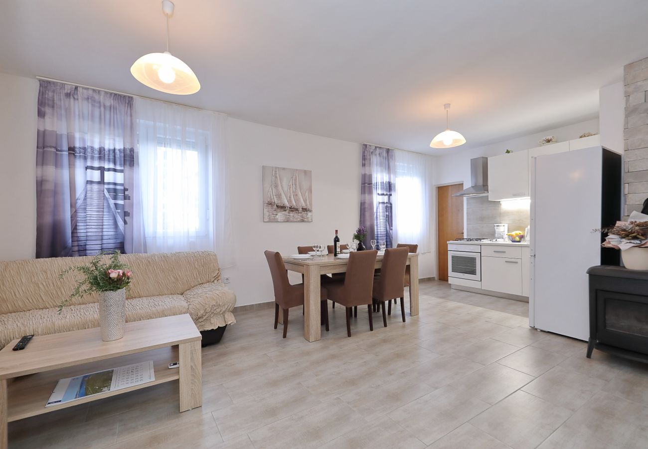 Ferienhaus in Vrsi - Ferienhaus Eda mit Pool