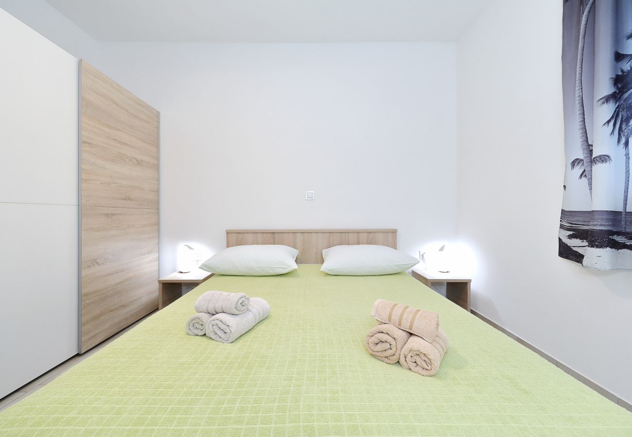 Ferienhaus in Vrsi - Ferienhaus Eda mit Pool