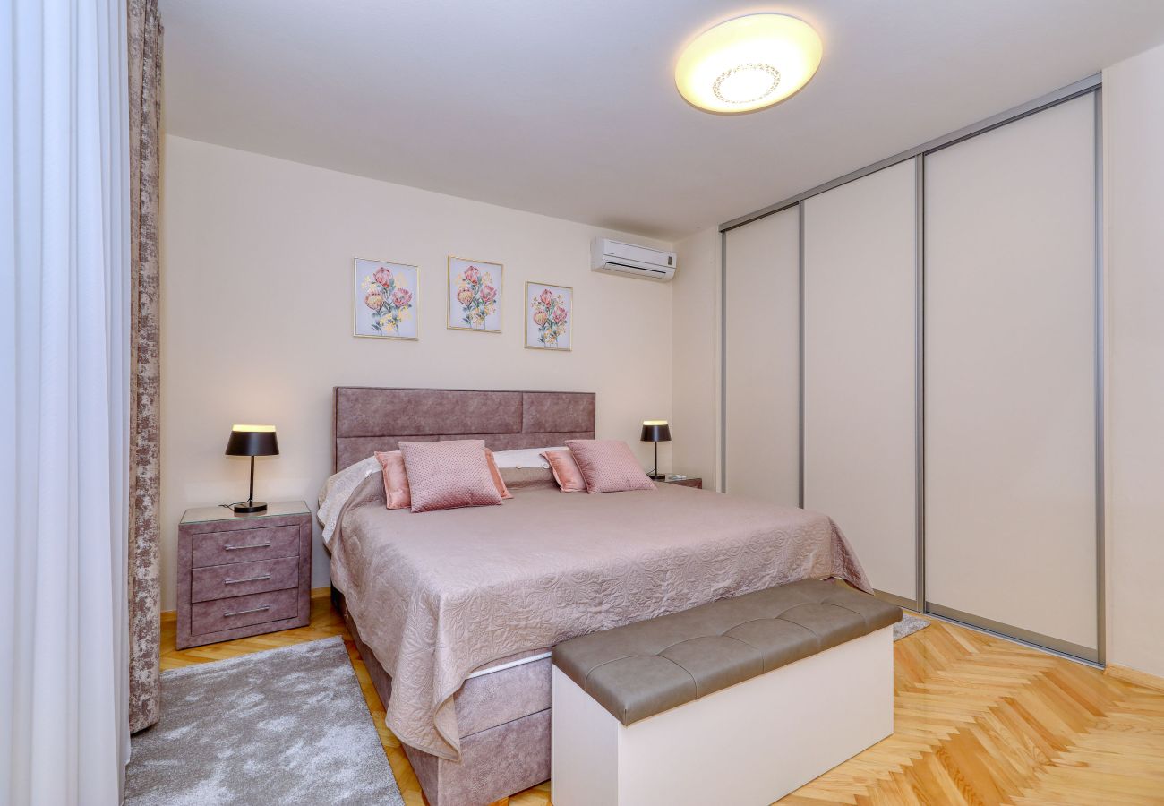 Ferienhaus in Ljubac - Ferienhaus Rose direkt am Meer