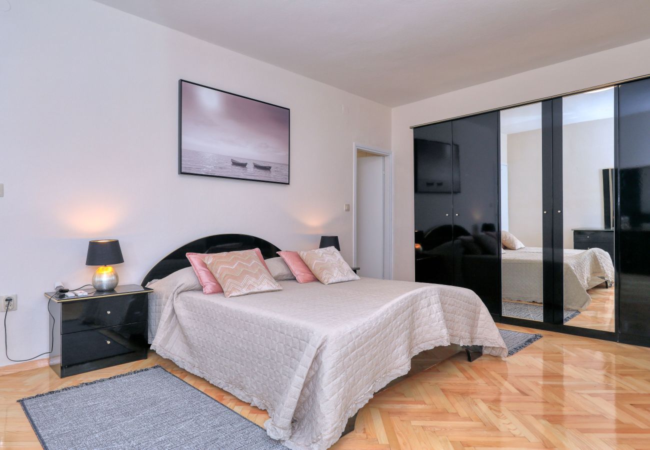 Ferienhaus in Ljubac - Ferienhaus Rose direkt am Meer