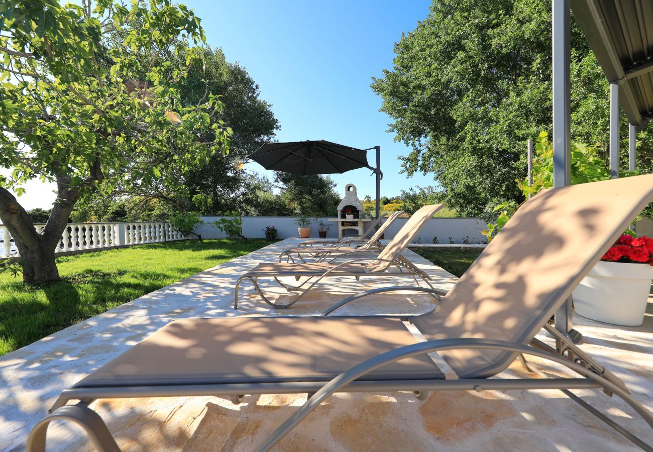 Ferienhaus in Ljubac - Ferienhaus Rose direkt am Meer