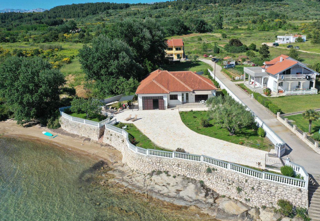 Ferienhaus in Ljubac - Ferienhaus Rose direkt am Meer