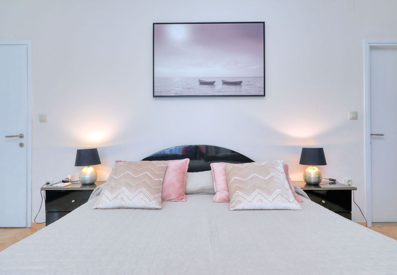 Ferienhaus in Ljubac - Ferienhaus Rose direkt am Meer