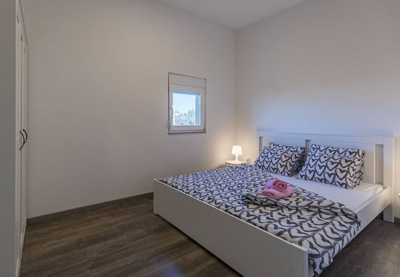 Ferienwohnung in Vrsi - Ferienwohnung Rubbi No.2 mit Balkon