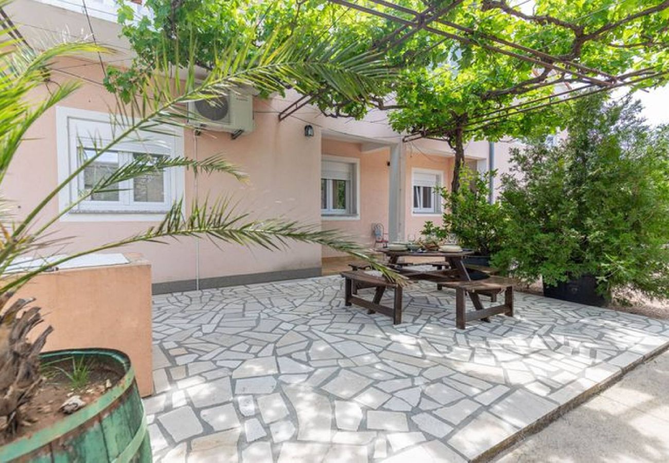 Ferienwohnung in Starigrad - Ferienwohnung Vesela No.4 mit Terrasse