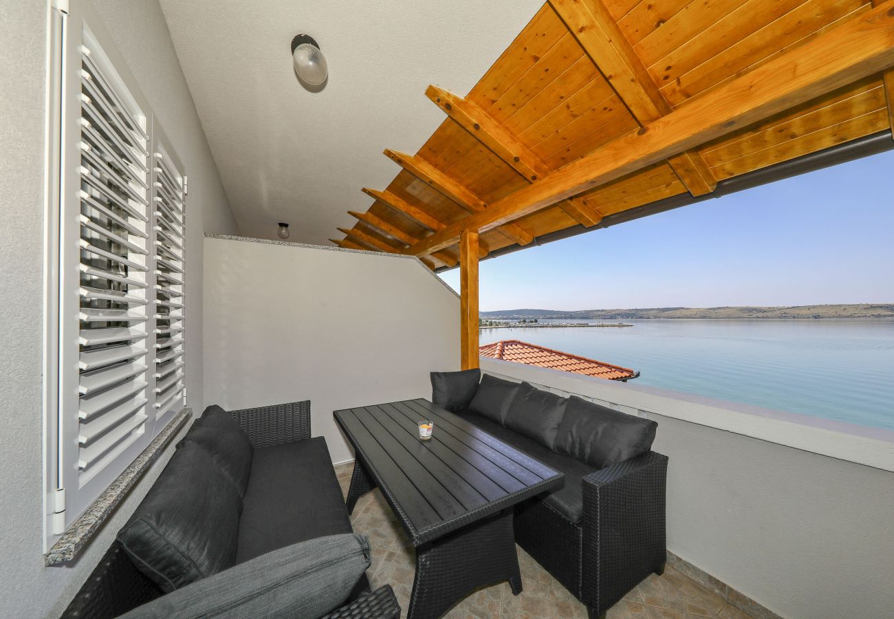 Ferienwohnung in Ljubac - Ferienwohnung Gazic 2 direkt am Meer