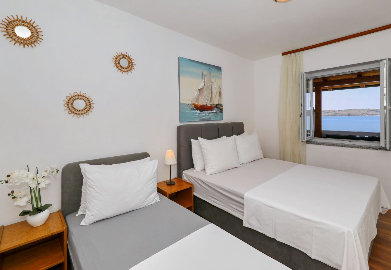 Ferienwohnung in Ljubac - Ferienwohnung Gazic 2 direkt am Meer