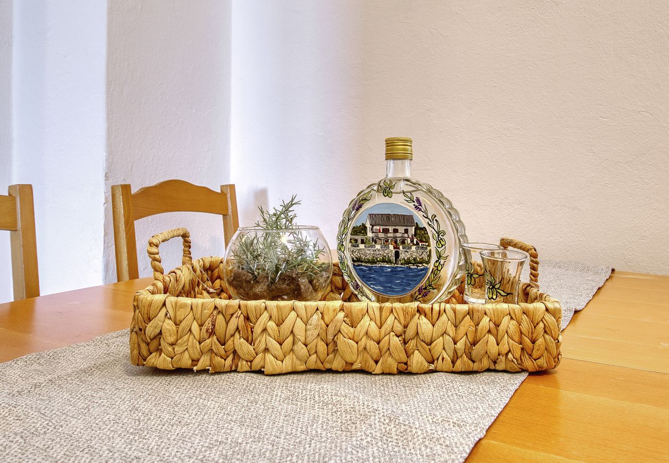 Ferienwohnung in Ljubac - Ferienwohnung Gazic 2 direkt am Meer