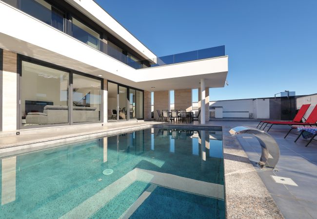 Villa in Zemunik Gornji - Villa Astur mit Privatpool