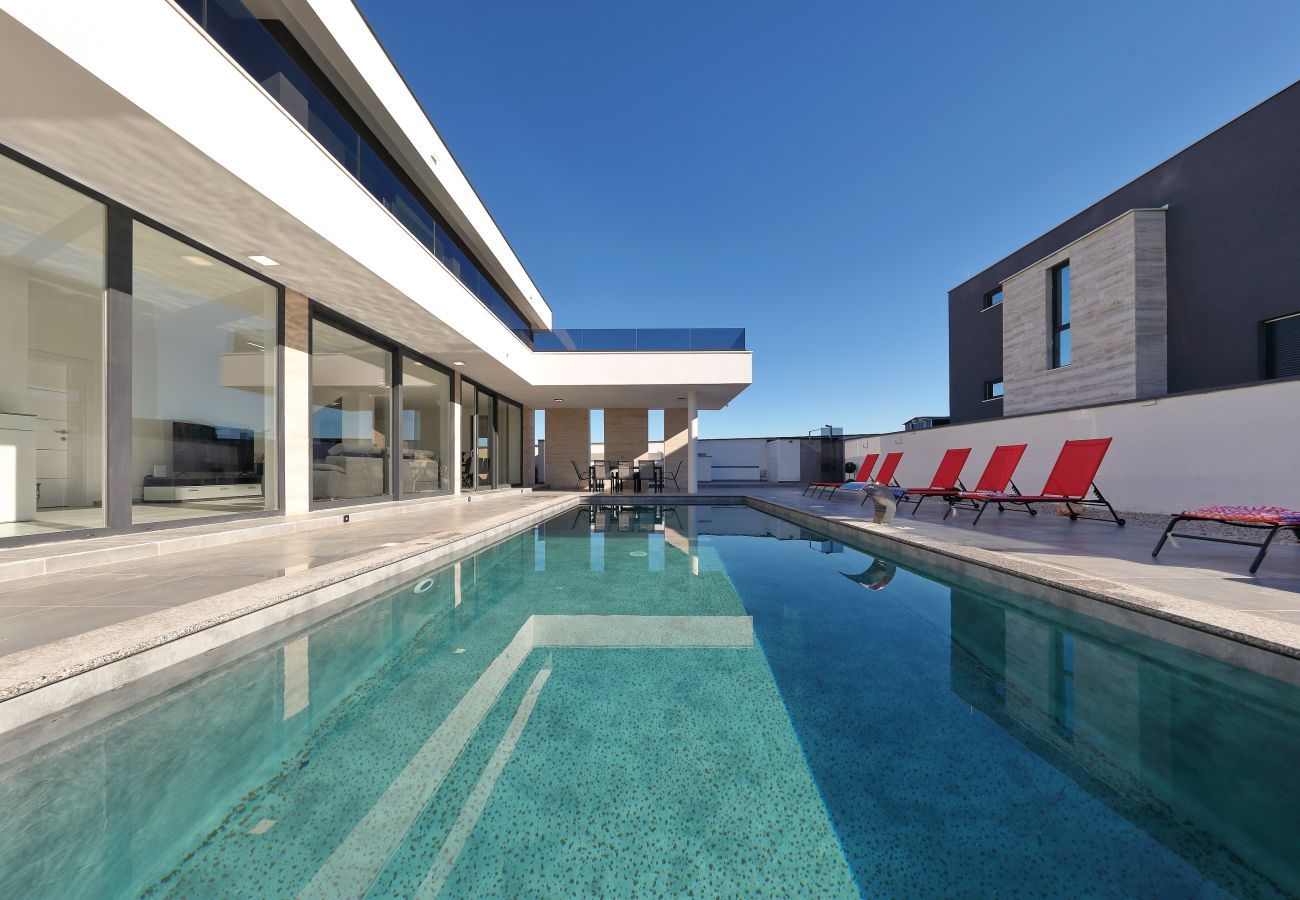 Villa in Zemunik Gornji - Villa Astur mit Privatpool
