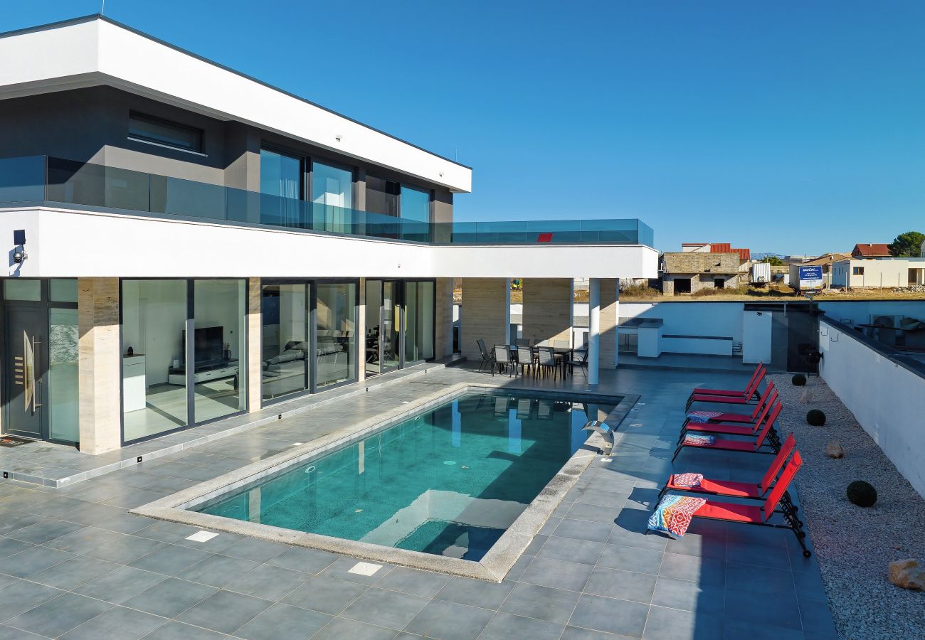 Villa in Zemunik Gornji - Villa Astur mit Privatpool