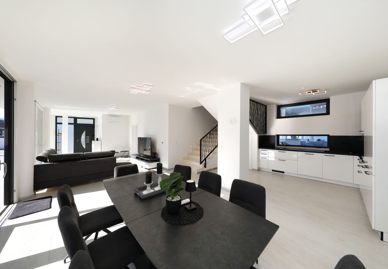 Villa in Zemunik Gornji - Villa Astur mit Privatpool