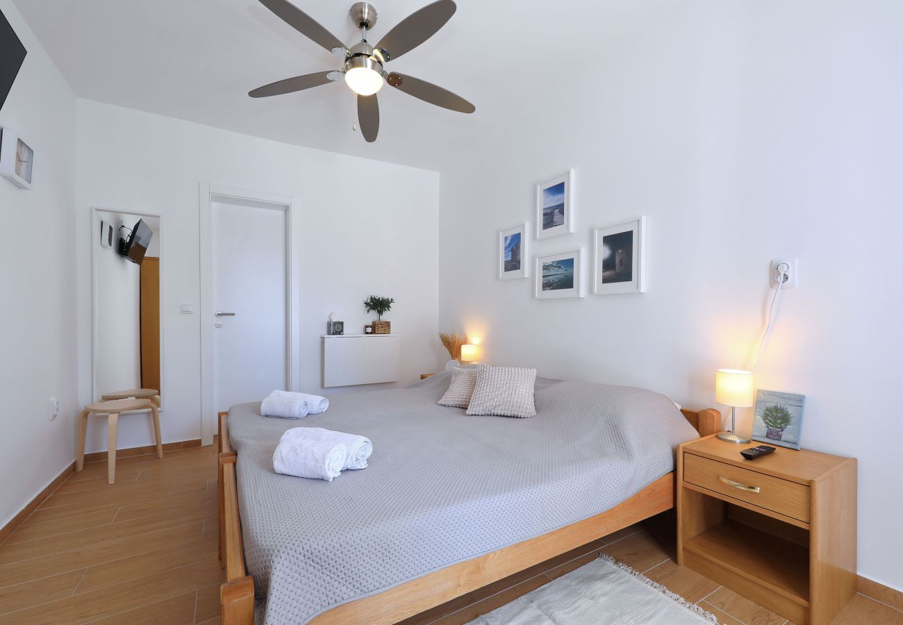 Zimmeranmietung in Starigrad - Zimmer Hibis 3 nahe Strand