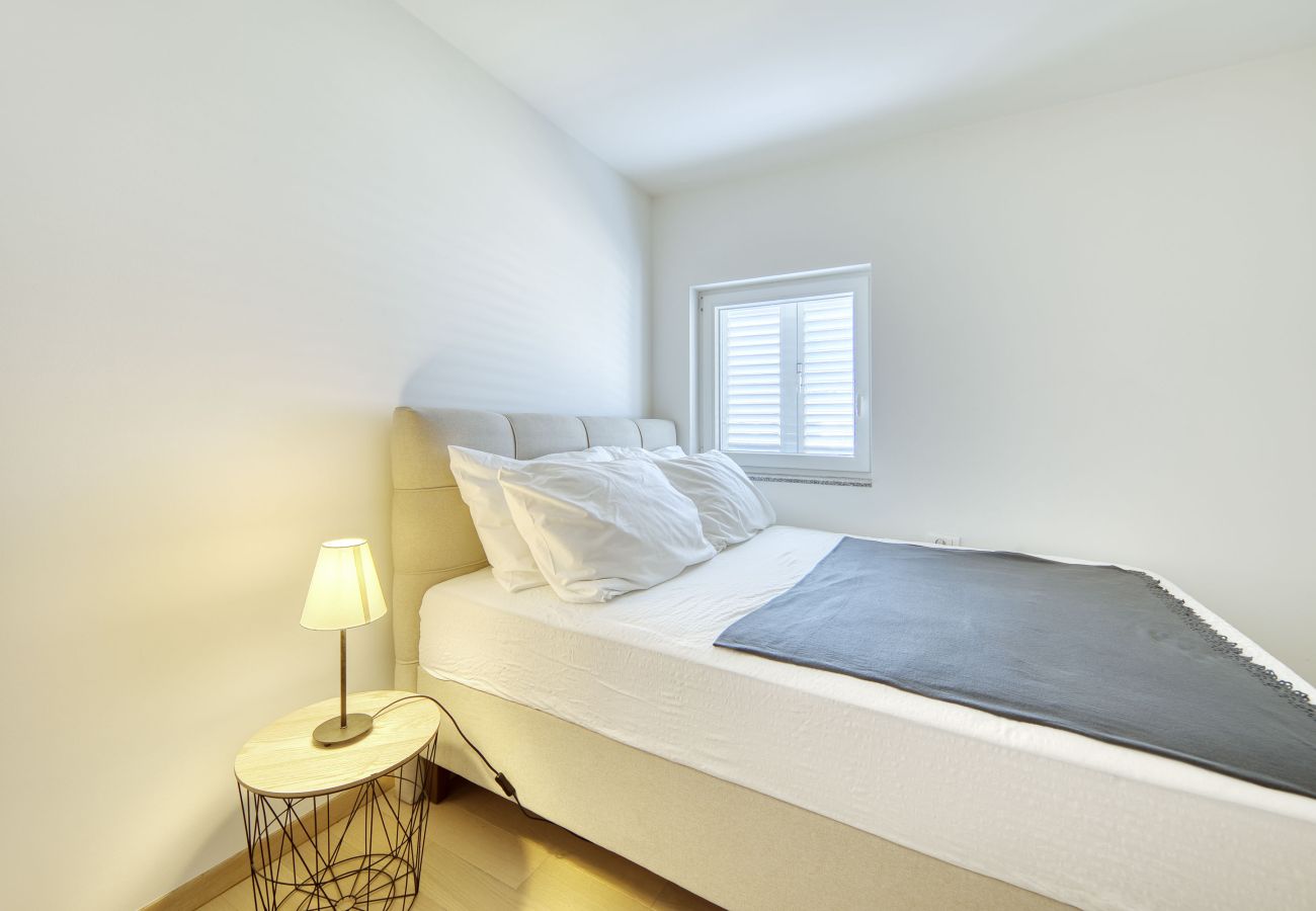 Ferienwohnung in Ljubac - Ferienwohnung Gazic No 4 direkt am Meer