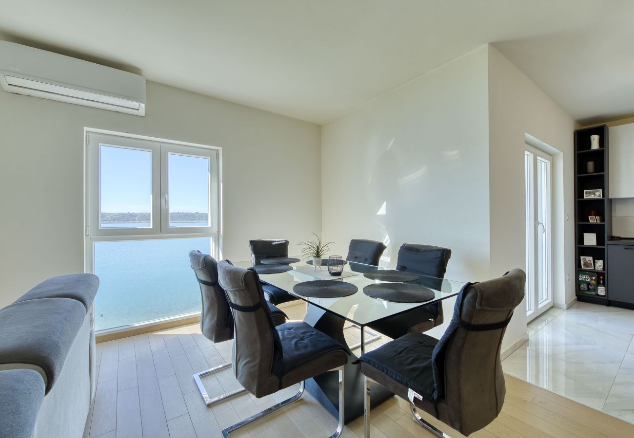 Ferienwohnung in Ljubac - Ferienwohnung Gazic No 4 direkt am Meer