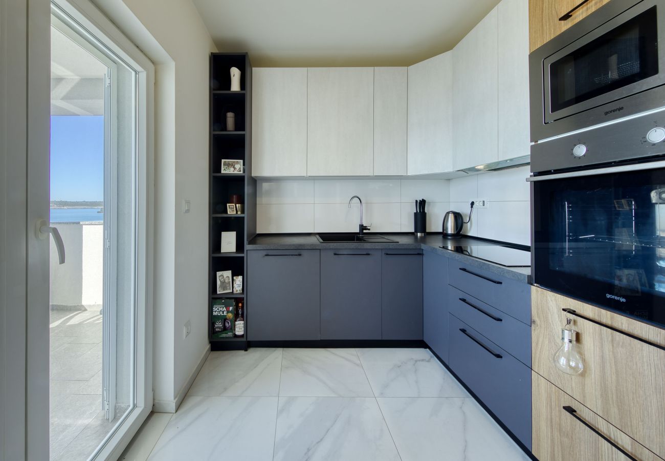 Ferienwohnung in Ljubac - Ferienwohnung Gazic No 4 direkt am Meer