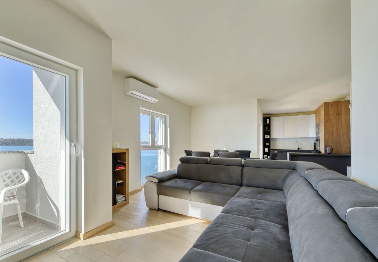 Ferienwohnung in Ljubac - Ferienwohnung Gazic No 4 direkt am Meer