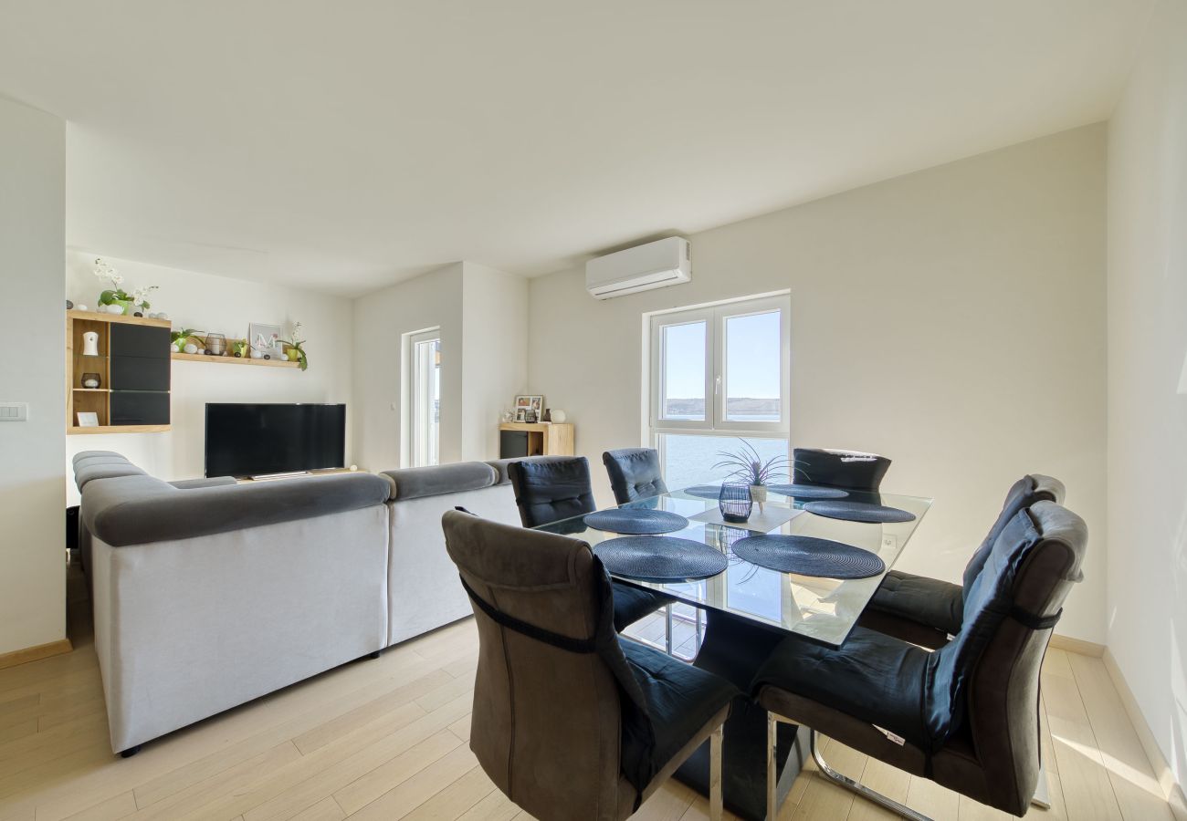 Ferienwohnung in Ljubac - Ferienwohnung Gazic No 4 direkt am Meer