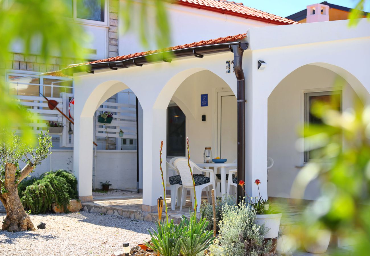 Ferienhaus in Vir - Ferienhaus Malo Fali strandnah auf Vir