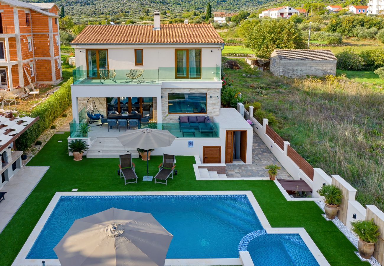 Villa in Dobropoljana - Villa Masanda mit Pool