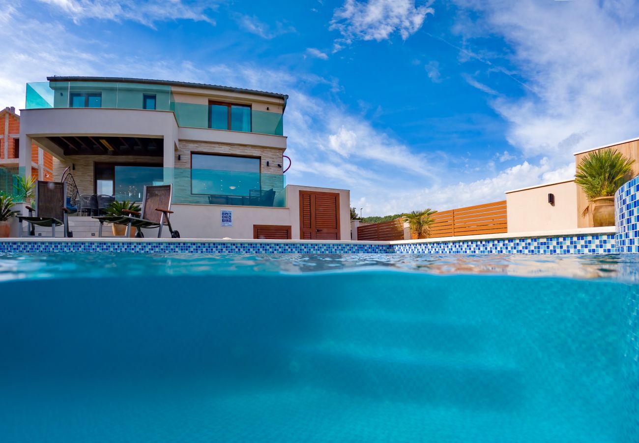 Villa in Dobropoljana - Villa Masanda mit Pool