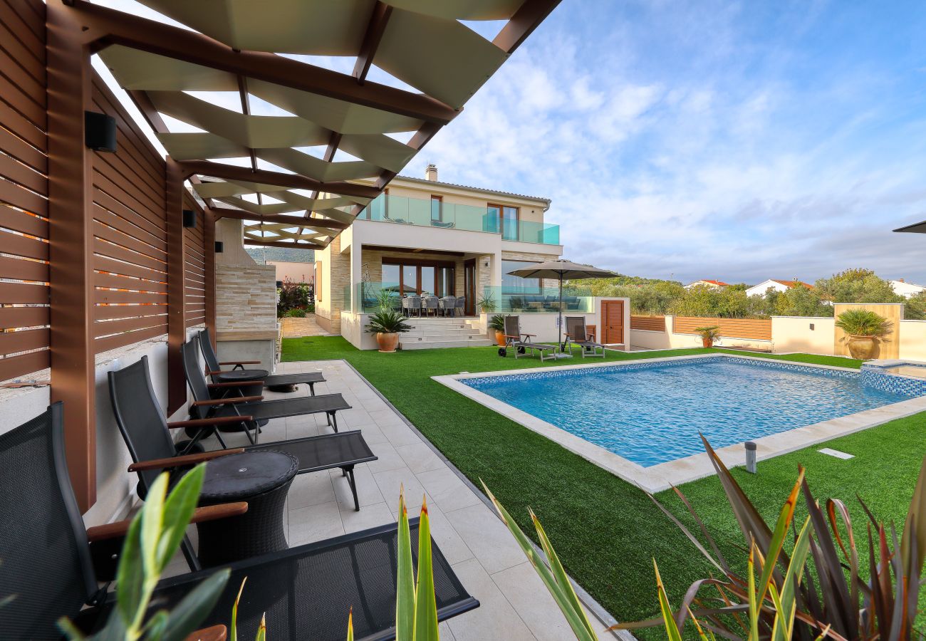 Villa in Dobropoljana - Villa Masanda mit Pool