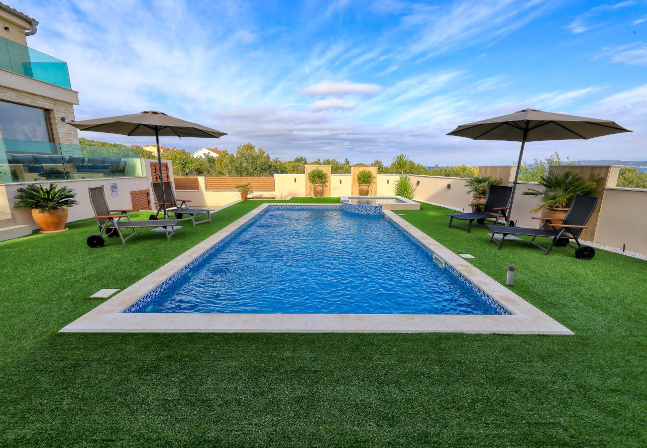 Villa in Dobropoljana - Villa Masanda mit Pool