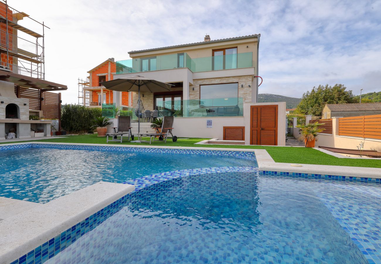 Villa in Dobropoljana - Villa Masanda mit Pool
