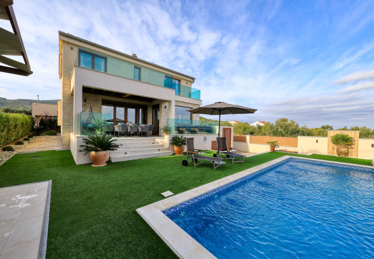 Villa in Dobropoljana - Villa Masanda mit Pool