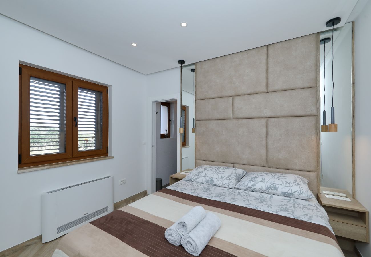 Villa in Dobropoljana - Villa Masanda mit Pool