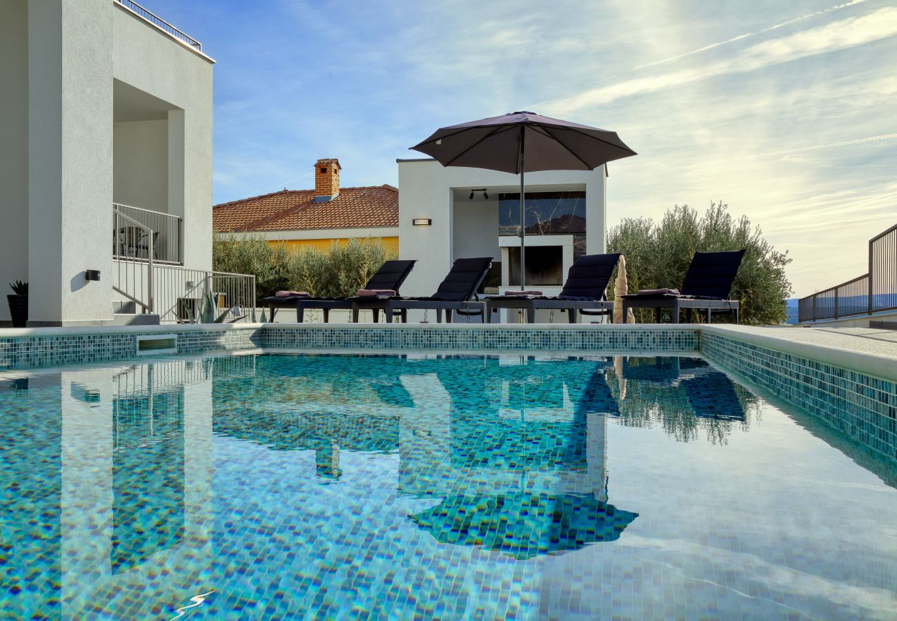 Villa in Maslenica - Villa Flokica mit beheiztem Pool