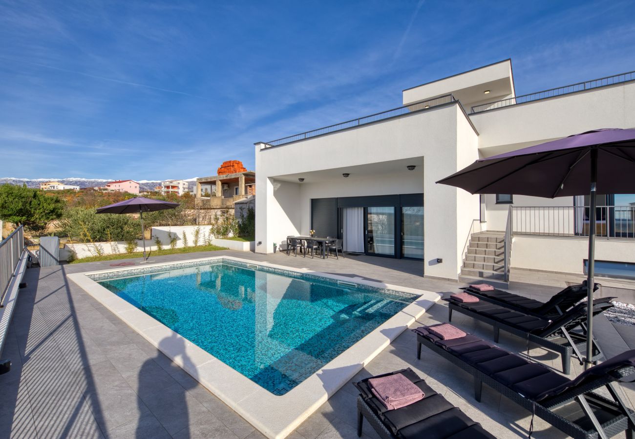 Villa in Maslenica - Villa Flokica mit beheiztem Pool