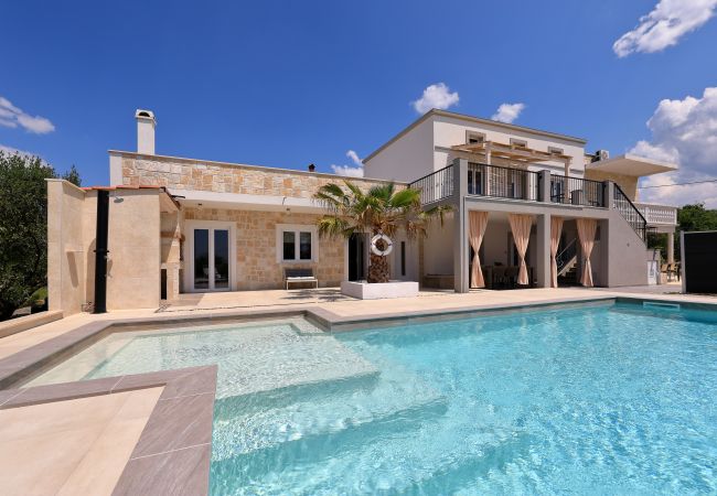 Villa in Vrsi - Villa Angelina mit beheiztem Pool