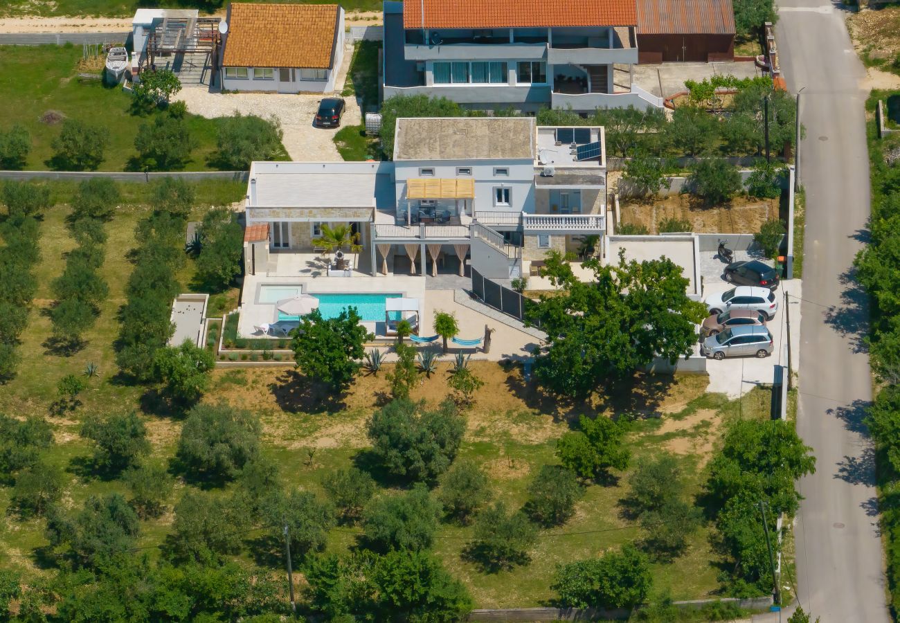 Villa in Vrsi - Villa Angelina mit beheiztem Pool