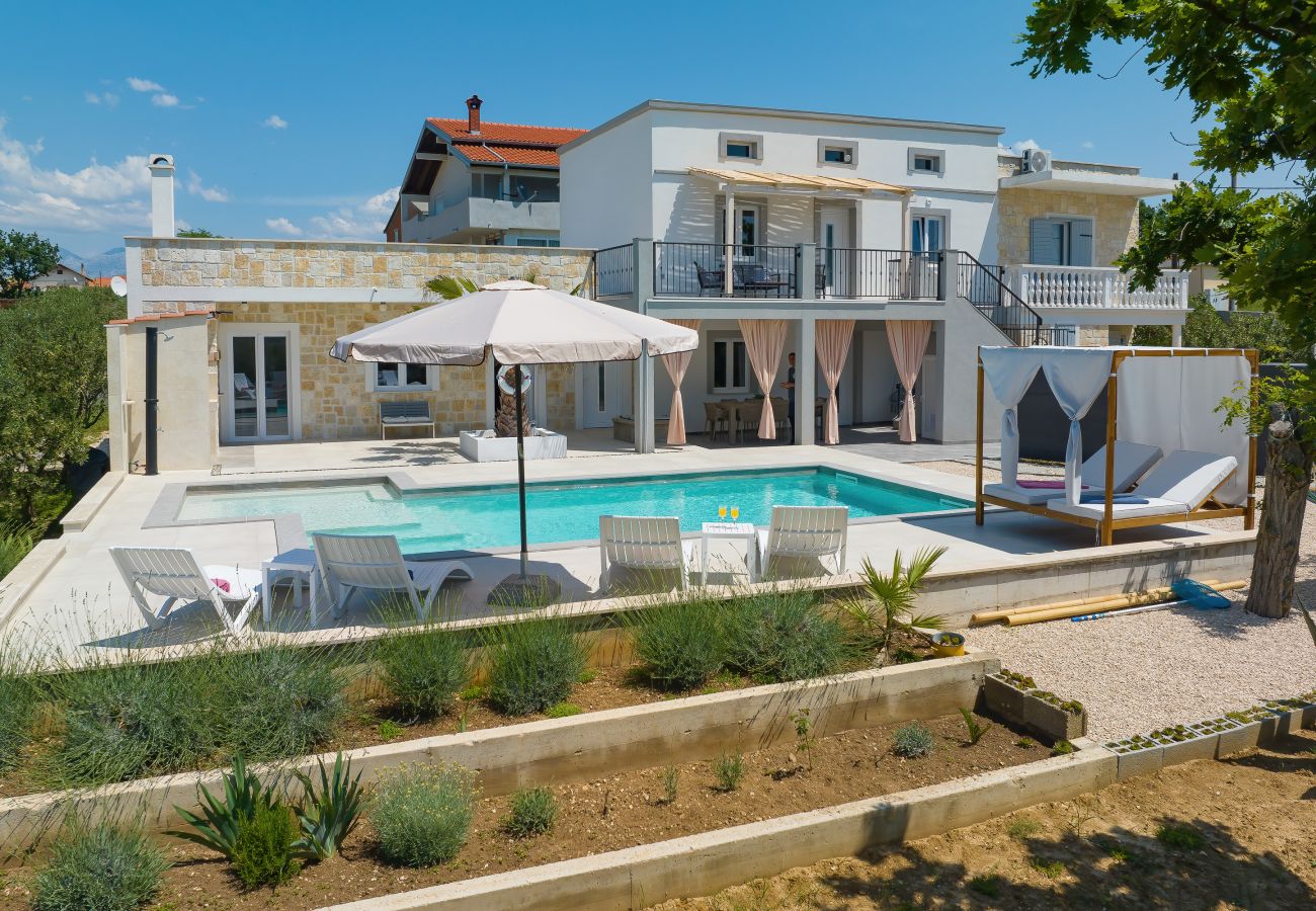 Villa in Vrsi - Villa Angelina mit beheiztem Pool