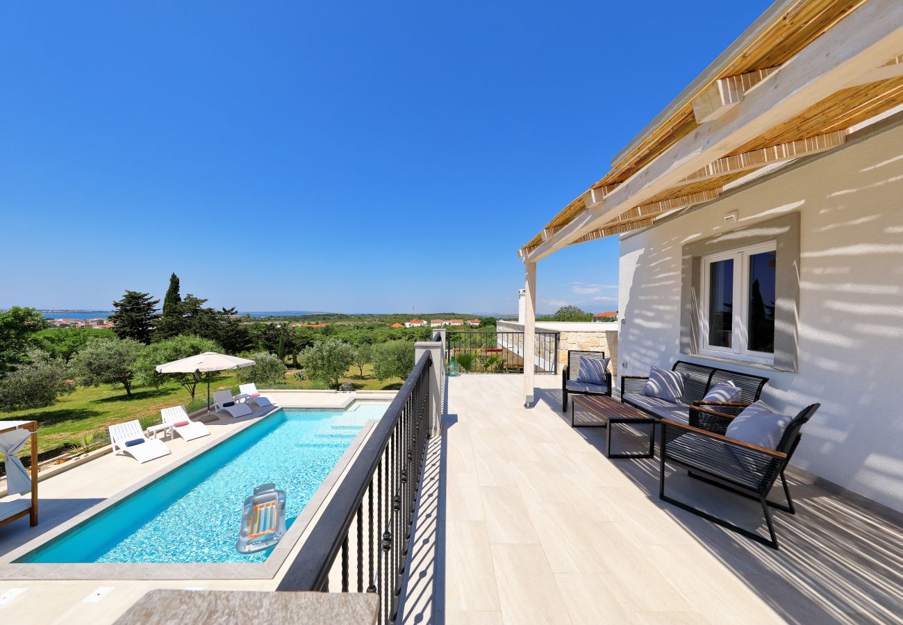 Villa in Vrsi - Villa Angelina mit beheiztem Pool