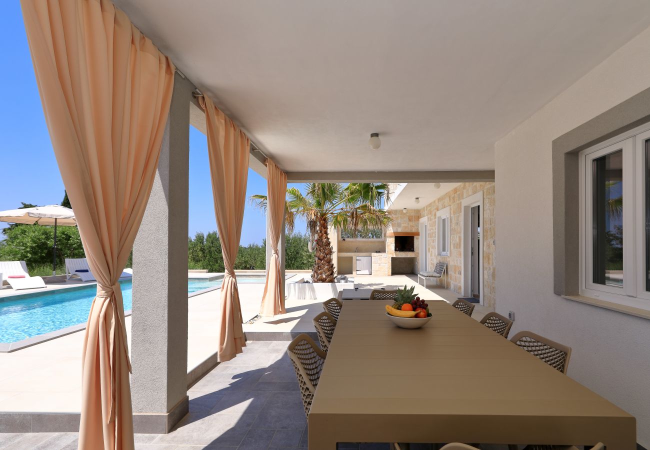 Villa in Vrsi - Villa Angelina mit beheiztem Pool