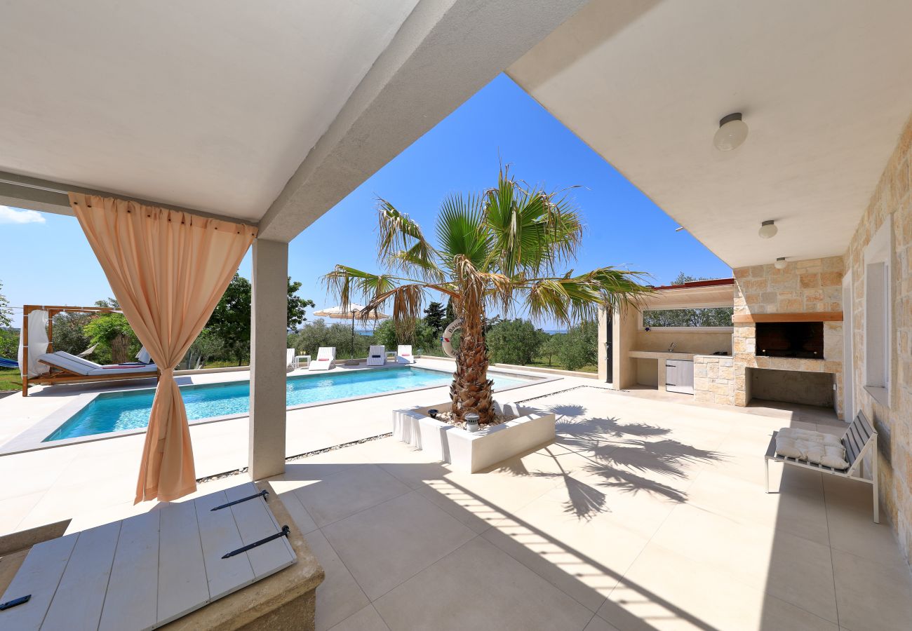 Villa in Vrsi - Villa Angelina mit beheiztem Pool