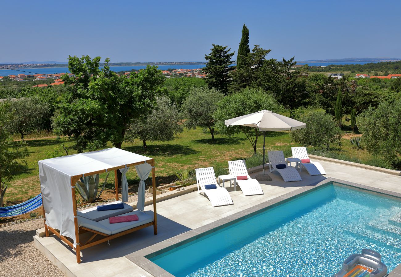 Villa in Vrsi - Villa Angelina mit beheiztem Pool