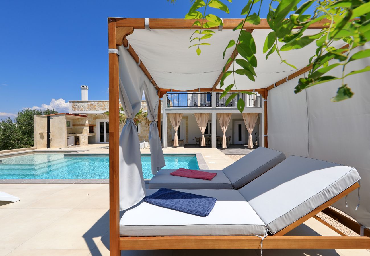 Villa in Vrsi - Villa Angelina mit beheiztem Pool