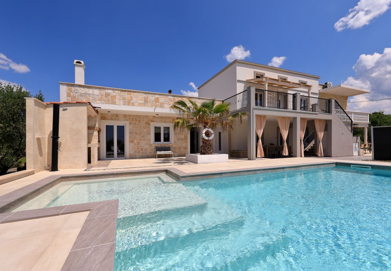 Villa in Vrsi - Villa Angelina mit beheiztem Pool