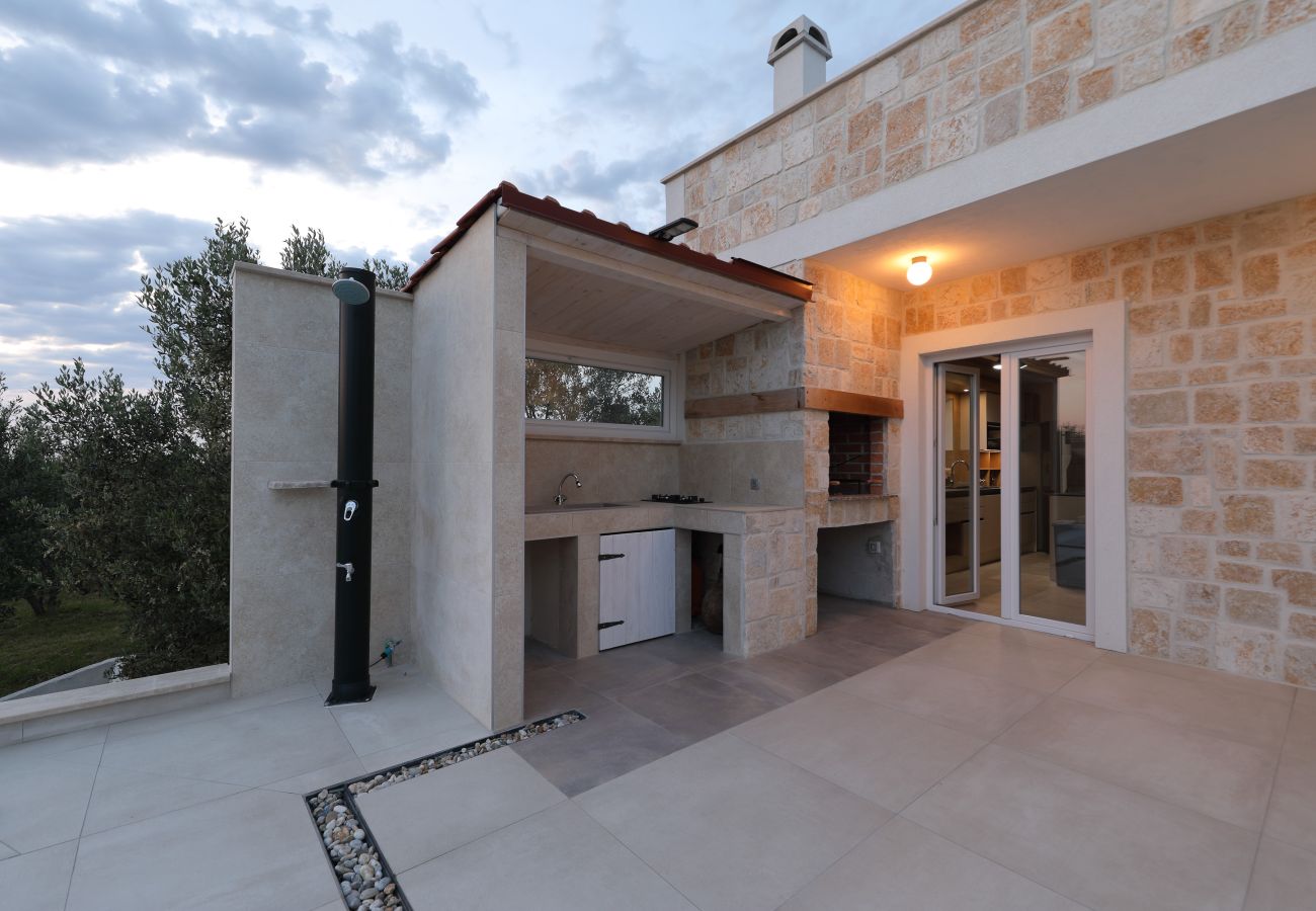 Villa in Vrsi - Villa Angelina mit beheiztem Pool