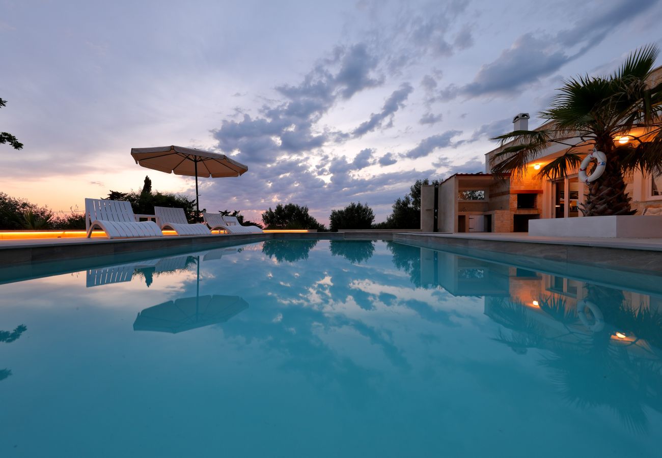 Villa in Vrsi - Villa Angelina mit beheiztem Pool