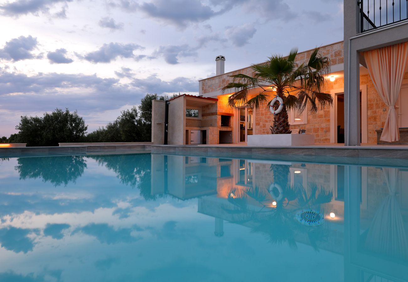 Villa in Vrsi - Villa Angelina mit beheiztem Pool