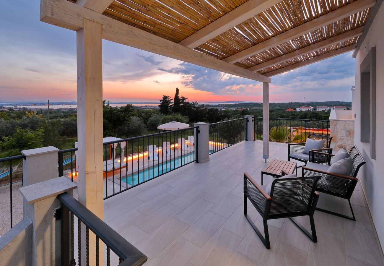 Villa in Vrsi - Villa Angelina mit beheiztem Pool