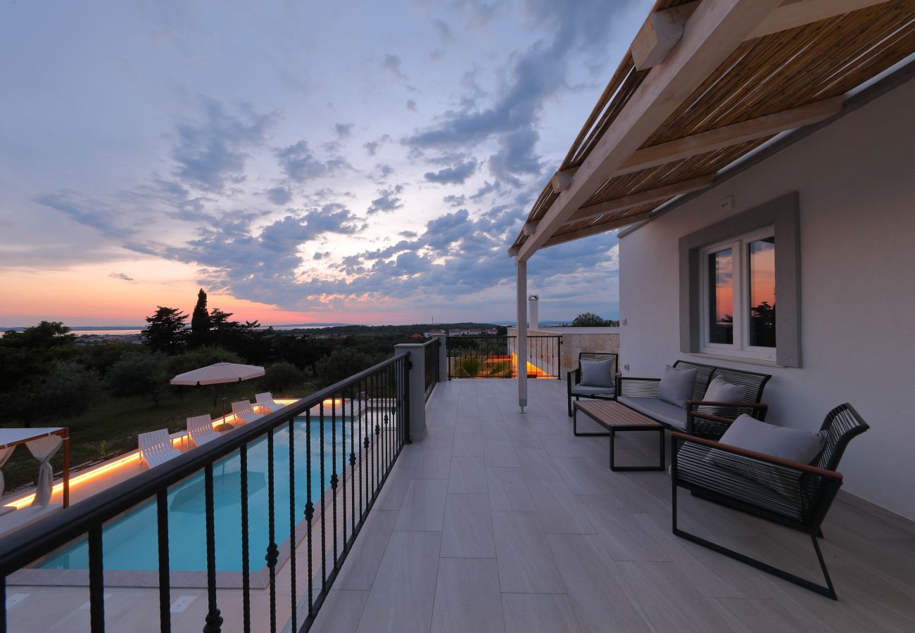 Villa in Vrsi - Villa Angelina mit beheiztem Pool